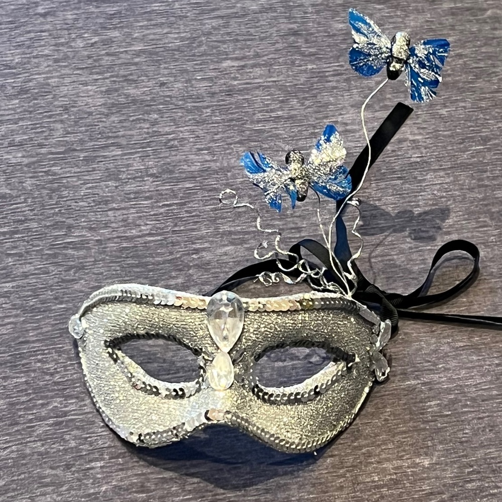 Pottery Barn Silver Glitter Sequin & Butterfly Face Mask (NEW COND)Mardi Gras - Picture 4 of 8